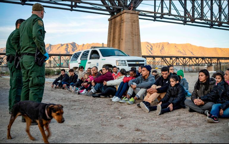Además de los militares, el Departamento de Salud ha encargado al Pentágono que procure instalaciones militares para albergar a cinco mil  niños migrantes no acompañados. AFP/P. Ratje