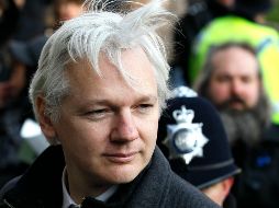 Hoy el hacker y activista fue sacado a la fuerza de la Embajada ecuatoriana. AP