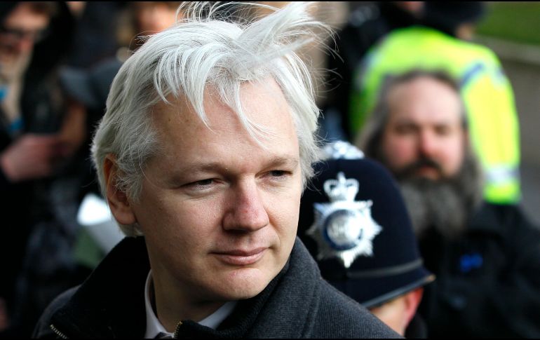 Hoy el hacker y activista fue sacado a la fuerza de la Embajada ecuatoriana. AP