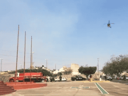 El helicóptero “Zeus” de la Policía de Guadalajara apoya en el combate al fuego. TWITTER / @PCYBOMGDL