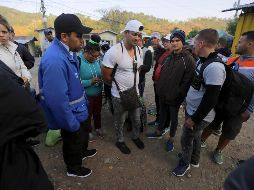 El grupo de migrantes ahora se moviliza por la carretera Ciudad Hidalgo-Tapachula. EFE / G. Amador