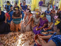 Esta costumbre cambia la iguana por los antiguos sacrificios humanos que se realizaban a los dioses en épocas prehispánicas. EFE/L. Villalobos