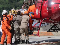 El Cuerpo de socorros trasladó a los heridos encontrados. EFE / A. Lacerda