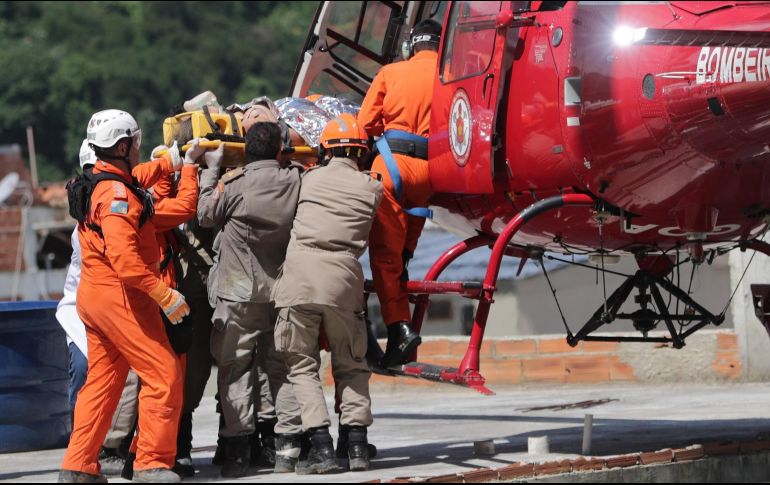 El Cuerpo de socorros trasladó a los heridos encontrados. EFE / A. Lacerda