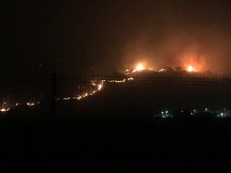 El incendio, que comenzó al mediodía, sigue sin estar bajo control. TWITTER / @sergio_grafm