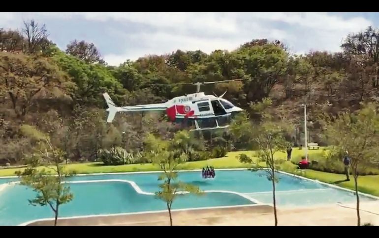 Una aeronave prepara otra descarga con apoyo de un particular. ESPECIAL