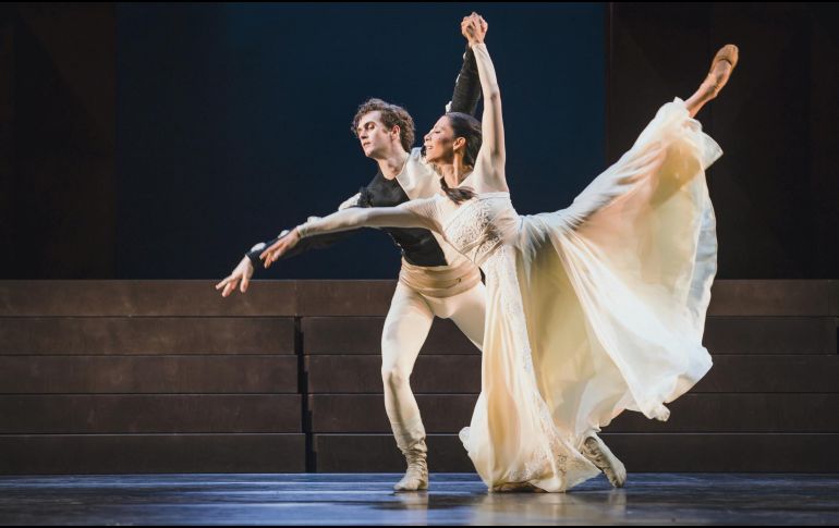 La bailarina oriunda de Texcoco (al frente),  en el papel de “Julieta”, rol por el que es nominada al “Oscar” de la danza. CORTESÍA 