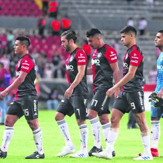 Atlas con un pie en la eliminación