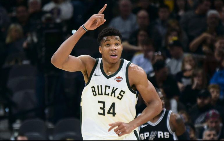 De la mano de Giannis Antetokounmpo, los Bucks parten como favoritos. AP