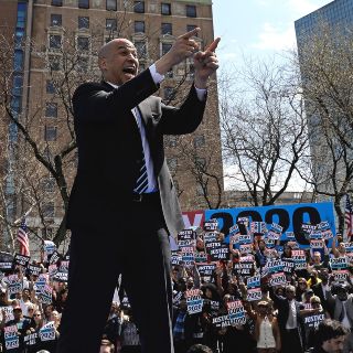Cory Booker propone "justicia para todos" en su campaña en EU