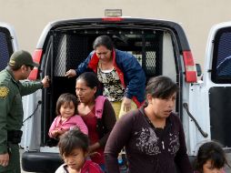 La Patrulla Fronteriza anunció el jueves que soltaría a los inmigrantes en el sur de Nuevo México y El Paso, Texas, debido a 