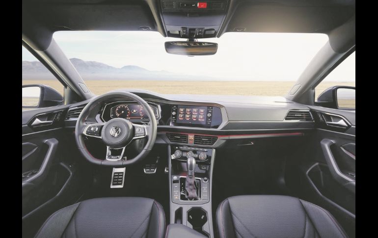 Por dentro no le vendría mal un extra en su equipamiento, pero nos convence por el manejo.