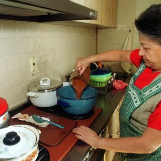 En semana y media, otorgan IMSS a 38 empleadas domésticas en Jalisco