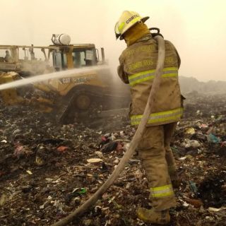 Activan alerta atmosférica en la ZMG por incendio en vertedero
