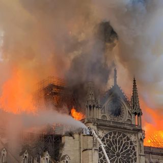 Fotogalería: Fuego consume la catedral de Notre Dame
