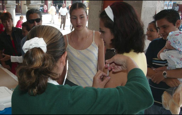 Autoridades sanitarias instan a la población a vacunarse ante esta epidemia. EL INFORMADOR/ARCHIVO