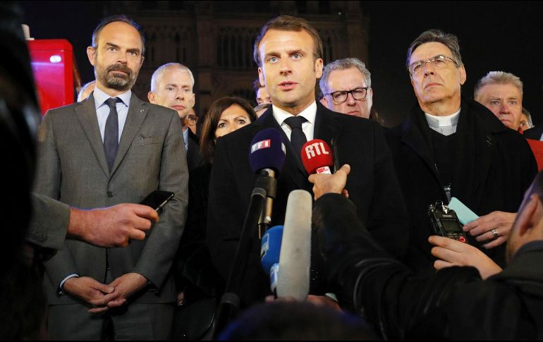 Macron confirmó que las dos torres principales de Notre Dame se encuentran a salvo. EFE / P. Wojazer