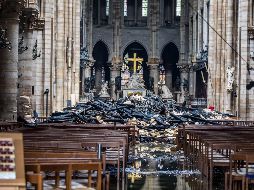 Aseguran que en estructuras como la de Notre Dame, es imposible para los bomberos atacar las llamas desde dentro y deben asumir una posición defensiva. EFE / C. Petit Tesson