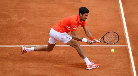 El serbio, que venía de perder frente Roberto Bautista en el abierto de Miami, hizo valer su ritmo en una primera manga en la que no cedió ninguna bola de ruptura. AFP / V. Hache