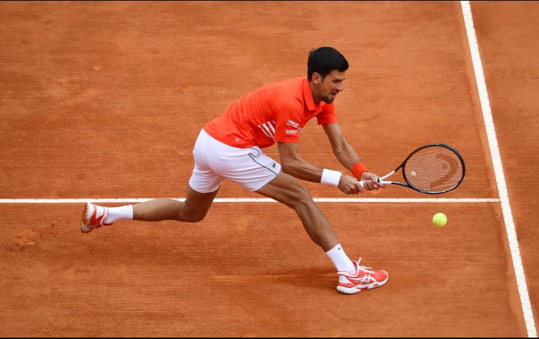 El serbio, que venía de perder frente Roberto Bautista en el abierto de Miami, hizo valer su ritmo en una primera manga en la que no cedió ninguna bola de ruptura. AFP / V. Hache
