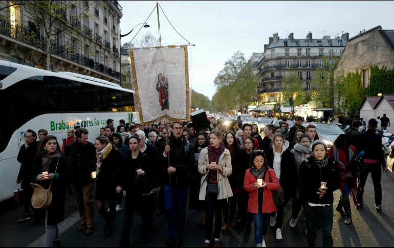 Los actos, organizados de manera espontánea tras la tragedia de ayer, tuvieron un carácter religioso. AP/K. Zihnioglu