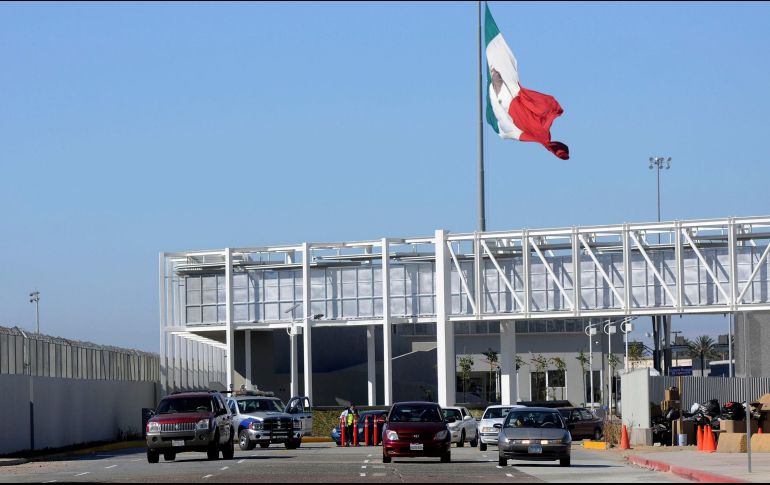 Informan que, de las empresas certificadas, antes cruzaban 365 camiones diarios y ahora pasan sólo 330 vehículos. NTX/ARCHIVO