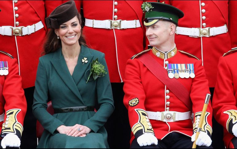 La última en usar dicha reliquia durante una coronación fue la reina madre, Isabel Bowes, esposa del rey Jorge, papás de Isabel II. EL INFORMADOR / ARCHIVO