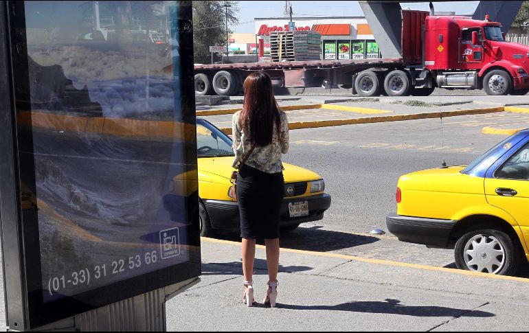 Mujeres suelen cambiar de rutas o de modo de transporte por temor al acoso. EL INFORMADOR/ARCHIVO