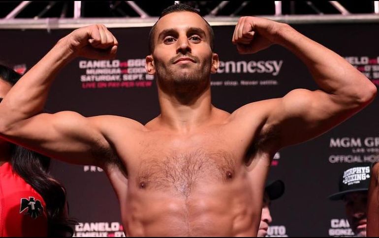 El boxeador Lemieux se lastimó una mano en entrenamiento, por lo que su doctor tomó medidas para que se repusiera. TWITTER / @coronelclaudio