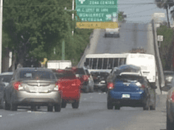 Usuarios de redes sociales denunciaron el robo de autos, así como el caos generado por los bloqueos. TWITTER