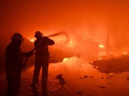 Se incendia una manzana de bodegas en Tonalá