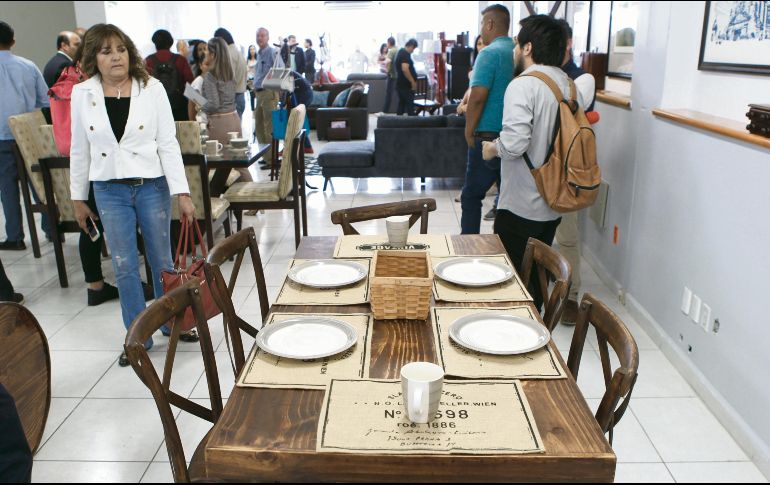 En el negocio hay comedores, recámaras y otros productos. EL INFORMADOR / A. Camacho