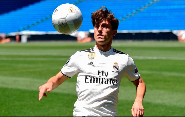 El defensa vasco se fracturó la clavícula izquierda durante el entrenamiento de este viernes; quedaría fuera de la competencia de requerir una cirugía. AFP / ARCHIVO