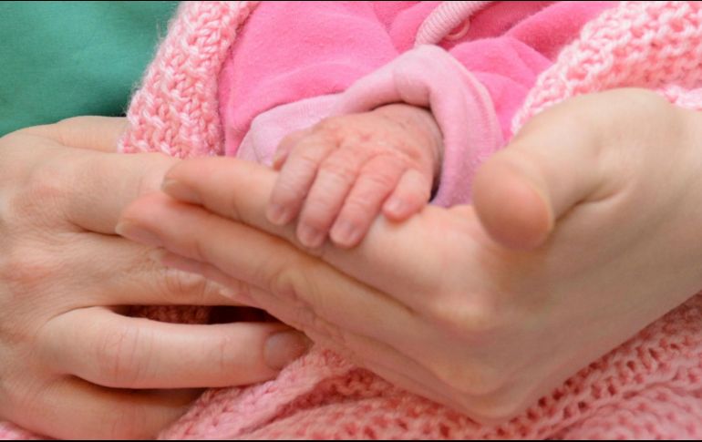 La salud de la bebé se reporta estable. AP/ARCHIVO