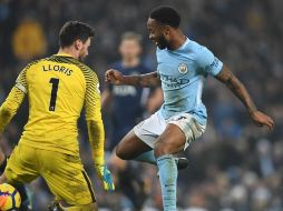 Raheem Sterling (D) del Manchester City, asiduo usario de Instagram, participa en la iniciativa. AFP/ARCHIVO