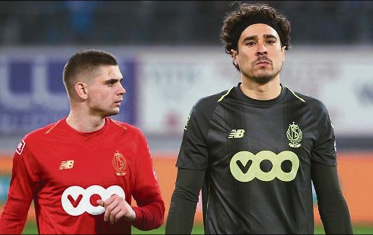 El tapatío Guillermo Ochoa poco pudo hacer para evitar la derrota del Standard Lieja. ESPECIAL