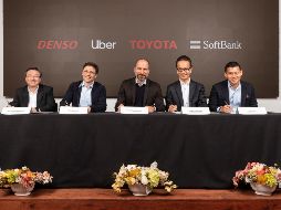 Ejecutivos de Toyota, Denso, Uber y Softbank anuncian la inversión en conferencia de prensa en San Francisco. AP/Toyota Motor