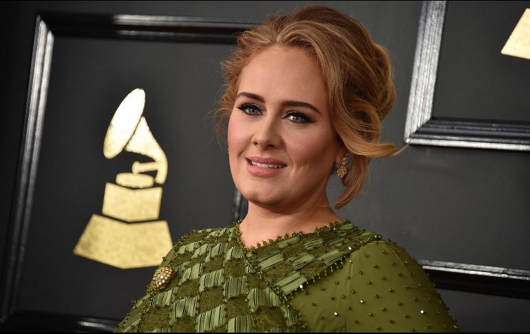 Adele se convirtió en madre de su único hijo el 19 de octubre de 2012 y en 2016 contrajo matrimonio con el padre del niño, Konecki, con quien llevaba saliendo cinco años. AP / ARCHIVO
