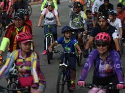 Si quieres participar pero no tienes bicicleta, deberás asistir a tiempo al punto de partida y con una identificación del INE podrás solicitar una de las 30 unidades que tienen disponibles para el préstamo. EL INFORMADOR/ ARCHIVO