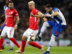 Al minuto 80 Héctor Herrera (d) buscó el gol, pero su remate salió muy desviado del arco rival. EFE/F. Coehlo