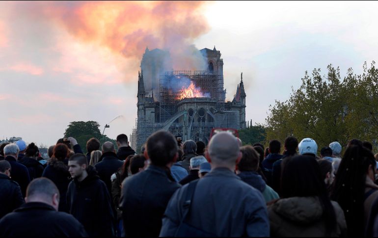 Reconocen que miles de personas comenzaron a donar pequeñas cantidades de dinero para la reconstrucción del templo. AP/T. Camus