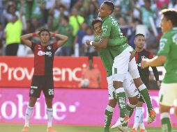 William Tesillo festeja uno de los goles de la tarde. MEXSPORT / O. Martínez
