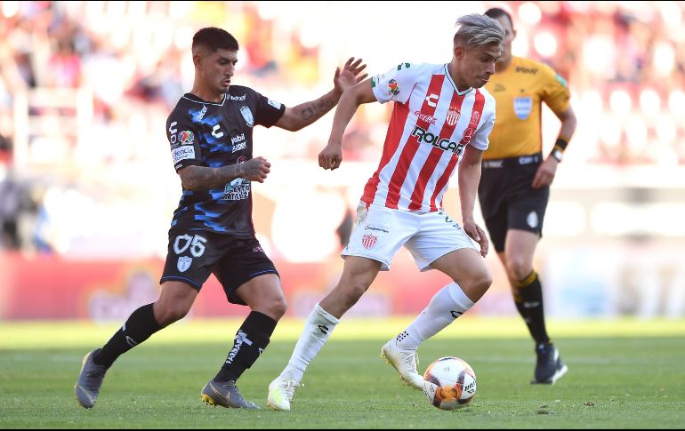 Necaxa y Pachuca se enfrascaron en una batalla notable, sin regalar nada, con intensidad y de ida y vuelta como protagonistas. MEXSPORT/I. Ortiz