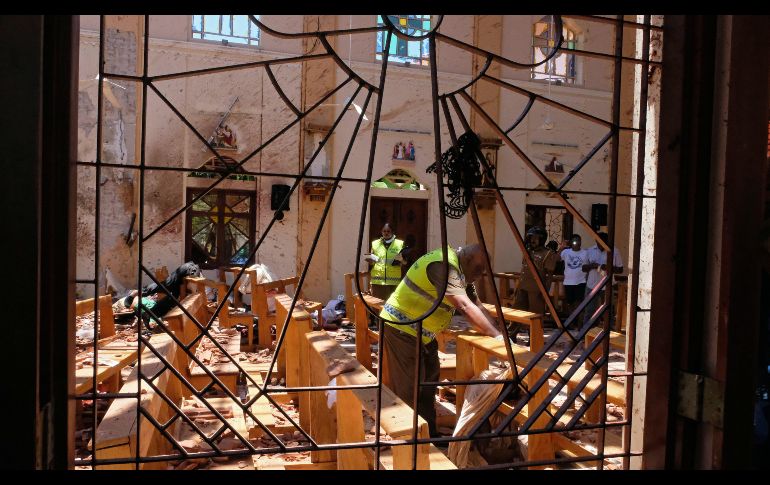 Sri Lanka vivió hoy un sangriento domingo con al menos 207 muertos, entre ellos una treintena de extranjeros tras una serie de atentados. Un templo en la ciudad de Negombo fue uno de los blancos.