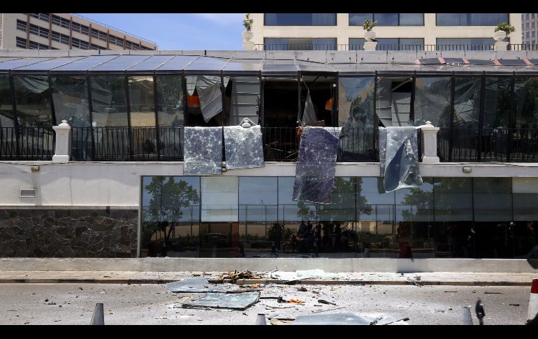 La fachada del Hotel Kingsbury tras un ataque en Colombo. Las seis primeras explosiones ocurrieron de forma simultánea hacia las 08.45 horas locales.