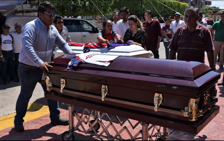 La noche del viernes un comando ingresó a una palapa donde se celebraba una fiesta privada. En el lugar asesinaron a 13 personas, entre ellas siete mujeres, cinco hombres y un bebé de un año. AFP / A. Hernández
