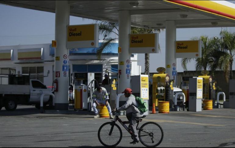 Darán a conocer qué gasolinera, así como su domicilio, venden las gasolinas con los precios más económicos y más caros en el país tomando en cuenta la distancia del centro de abasto y los descuentos de volumen que da Pemex. EL INFORMADOR / ARCHIVO