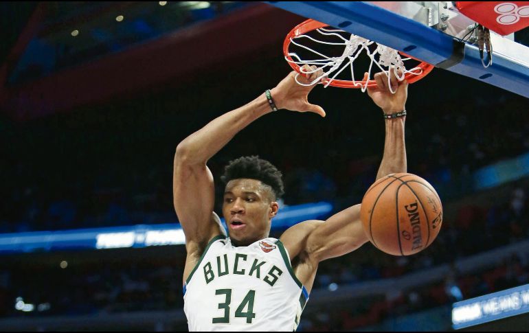 Giannis Antetokounmpo aportó 41 puntos para la victoria de los Bucks ayer ante los Pistons. AFP