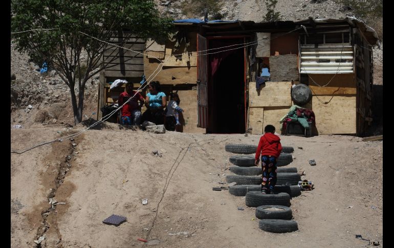 Apenas en diciembre pasado el Gobierno municipal acudió a instalar el alumbrado público por la calle principal del asentamiento.