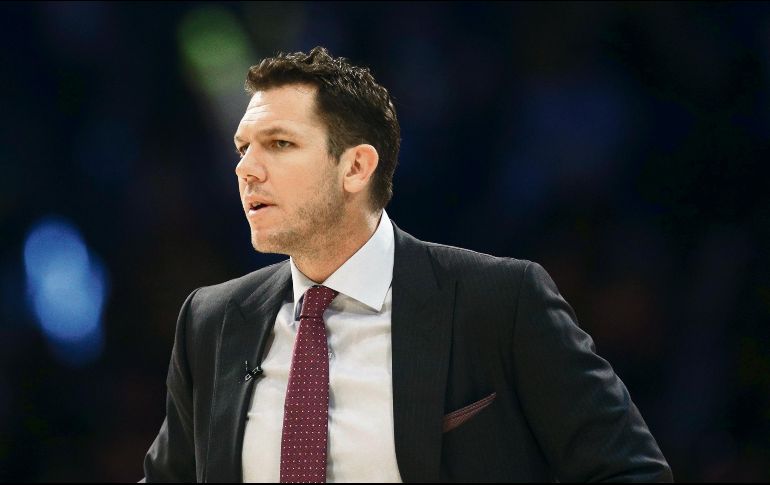 El coach de los Kings enfrenta problema legal. AFP